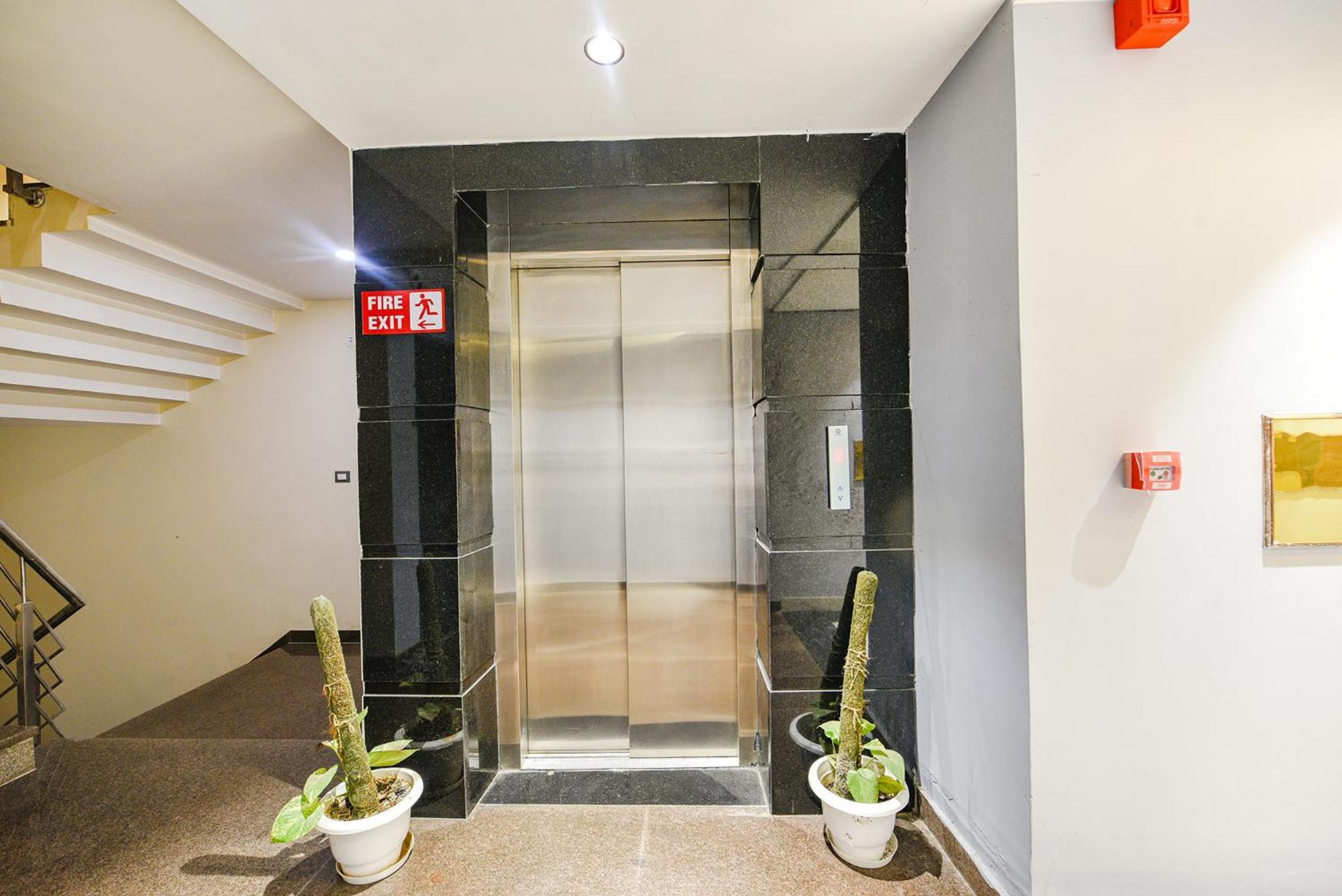 Fabhotel Prime Apple Tree Residency Yeni Delhi Dış mekan fotoğraf